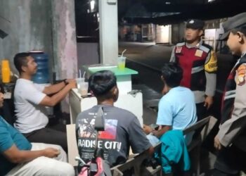 Patroli Malam Polsek Moro Sisir Gang Sempit, Perkuat Keamanan Warga