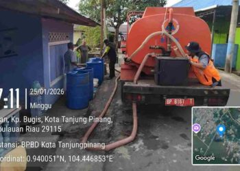 BPBD Tanjungpinang Salurkan Air Bersih, Warga Kampung Bugis Terbantu