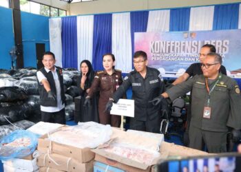 Modus 'Ghosting' AIS, Polda Kepri Gagalkan Penyelundupan 80 Ton Daging Singapura.