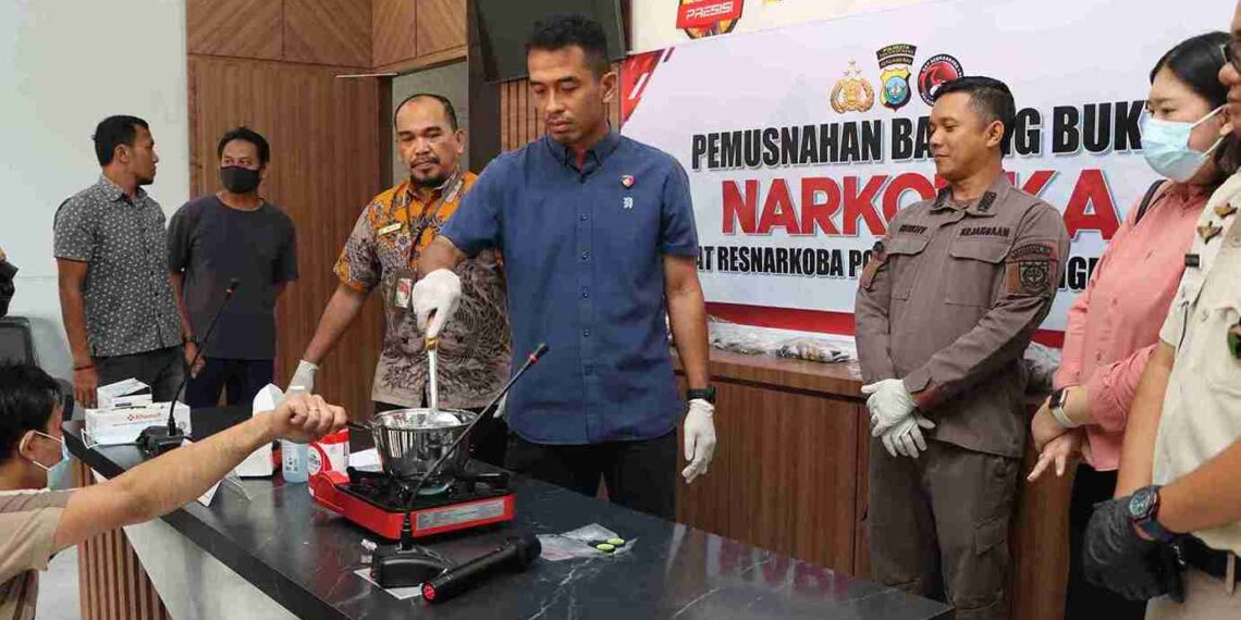 Polresta Tanjungpinang Musnahkan Puluhan Gram Sabu Hasil Tangkapan Sidomukti