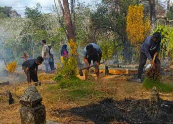 Jelang Ramadan, Warga Desa Duara Gotong Royong Bersihkan Makam dan Fasilitas Umum
