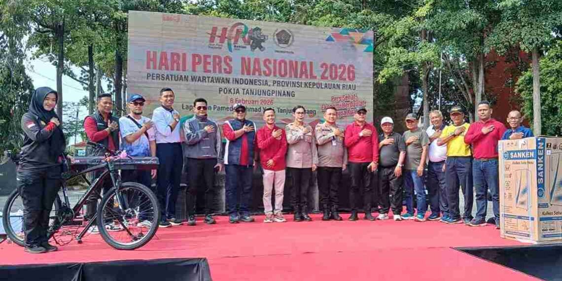 PWI Tanjungpinang Serahkan Plakat dan Sertifikat Mitra Pers di Puncak HPN 2026