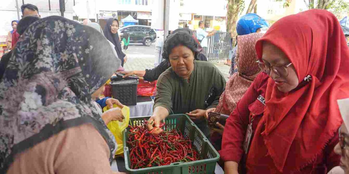 MinyakKita dan Telur Jadi Incaran di Pasar Murah Bincen, Stok Dipastikan Aman