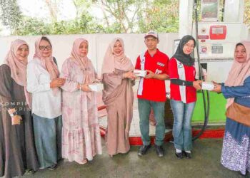 Apresiasi Pekerja Pelayanan Publik, GOW Tanjungpinang Salurkan Ratusan Paket Buka Puasa