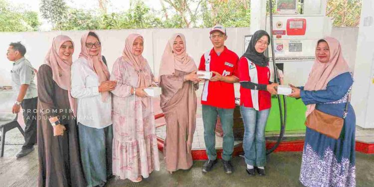 Apresiasi Pekerja Pelayanan Publik, GOW Tanjungpinang Salurkan Ratusan Paket Buka Puasa