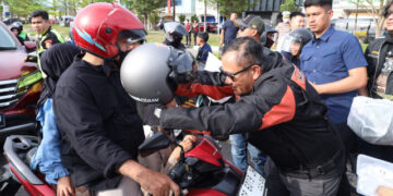 Tekan Angka Kecelakaan Jelang Mudik, Kapolda Kepri dan HDCI Berbagi Helm Gratis