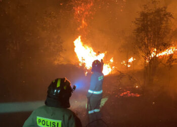 Terjang Perbukitan Pakai Motor, Tim Polda Kepri Taklukkan Karhutla Sembulang