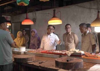 Sidak Pasar Aviari, Wagub Nyanyang Ingatkan Distributor Jangan Timbun Barang