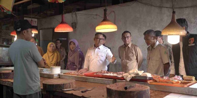 Sidak Pasar Aviari, Wagub Nyanyang Ingatkan Distributor Jangan Timbun Barang