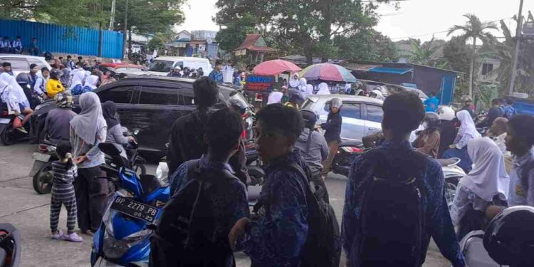 Jalur Tanjungpinang-Kijang Krodit Saat Jam Pulang Sekolah, Nyawa Pengguna Jalan Dipertaruhkan