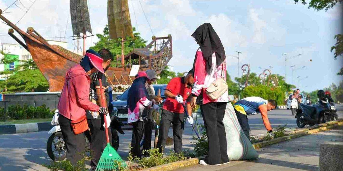 Ansar Pimpin Gotong Royong, Percantik Jalur Utama Bandara RHF