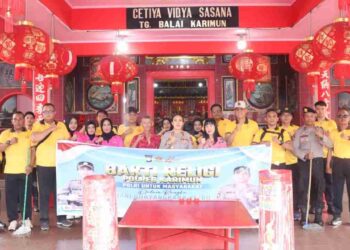 Sambut Hari Bhayangkara, Polres Karimun Bersihkan Rumah Ibadah Lintas Agama