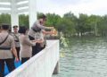 Tabur Bunga di Laut, Polres Karimun Kenang Jasa Pahlawan Jelang Hari Bhayangkara ke-80