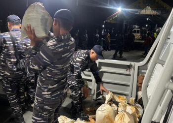 KRI Beladau-643 Gagalkan Tambang Timah Ilegal di Perairan Lingga, Satu Tersangka Diamankan