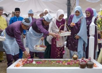 Gubernur Ansar Ahmad berziarah ke TMP Pusara Bhakti dalam rangka Hari Jadi ke-24 Kepri dan menekankan pemerataan pembangunan serta konektivitas antarpulau.