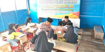 PODASSILAU, Cara Polres Karimun Dekatkan Pendidikan ke Anak Pesisir