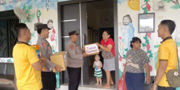 Polres Karimun menyalurkan bantuan sembako ke Panti Asuhan Jehovah Jereh melalui program Jumat Berkah.