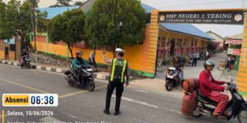 Satlantas Polres Karimun menggelar Strong Point Pagi di sejumlah titik rawan untuk mengantisipasi kemacetan dan kecelakaan lalu lintas.