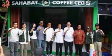 Sahabat Coffee CEO membuka outlet baru di Tanjungpinang. Pemko mendorong UMKM berkembang melalui kualitas produk dan kolaborasi.