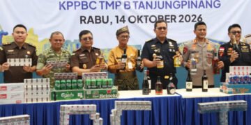 Bea Cukai Tanjungpinang memusnahkan barang senilai Rp4,3 miliar dengan perkiraan kerugian negara Rp2,6 miliar, termasuk 1,9 juta batang rokok.