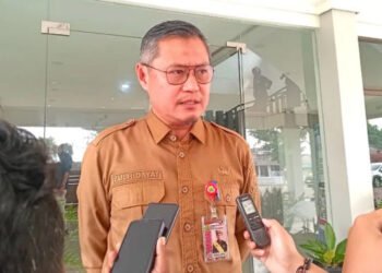 Sekda Tanjungpinang Zulhidayat mengajak warga menjaga kebersihan sepanjang tahun menjelang penilaian Adipura pada 18–25 Oktober 2026.