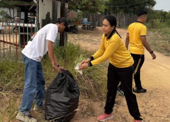 Polres Karimun bersama TNI dan instansi pemerintah menggelar kerja bakti di Jembatan II Coastal Area untuk mendukung gerakan Indonesia Asri dan Green Policing.
