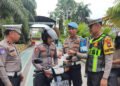 Polres Karimun memeriksa disiplin anggota sebelum menertibkan pengendara dalam Operasi Patuh Seligi 2026. Sembilan kendaraan diperiksa dan seluruh pajak STNK aktif.